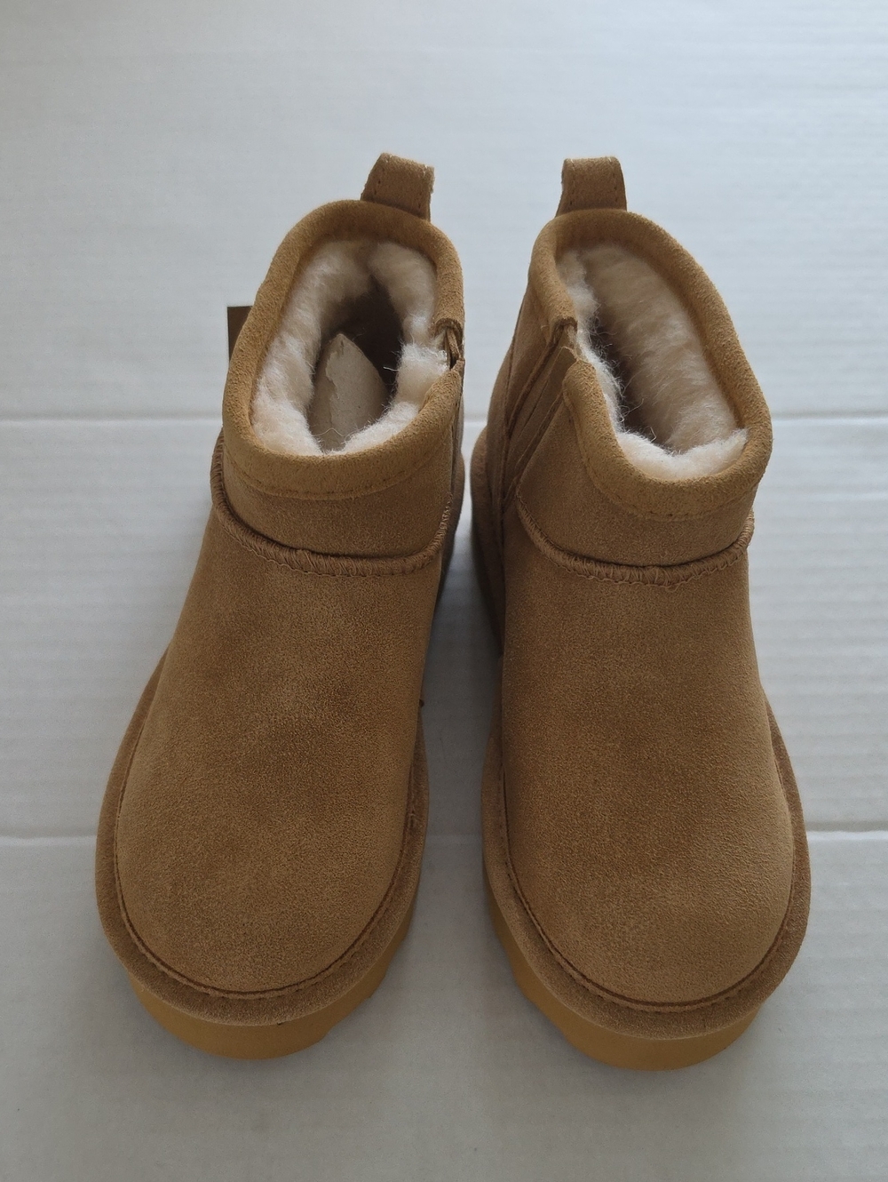 Bearpaw Kids' Retro Shorty Platform Boot Little/Big Kid Sz. 2